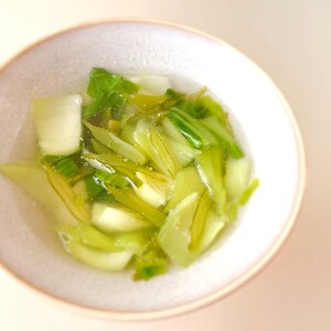 一人前約20kcal！青梗菜と茎わかめのスープ